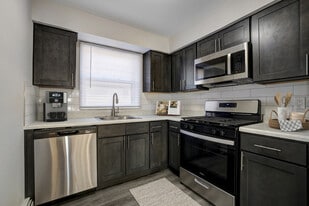 Rutherford Heights in East Rutherford, NJ - Building Photo