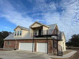 739 Summit Springs Dr in Marble Falls, TX - Building Photo
