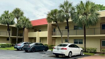 2800 Fiore Way in Delray Beach, FL - Building Photo