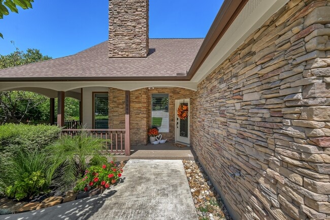 property at 13847 Pkwy Manor Dr