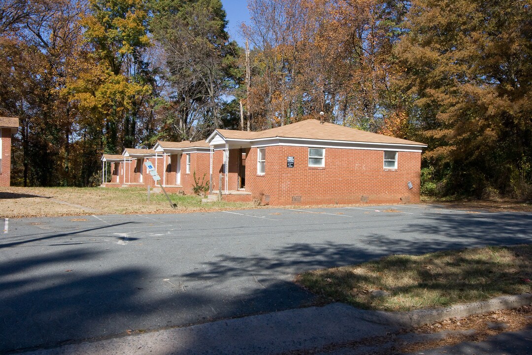 400 Bacon Ave in Charlotte, NC - Foto de edificio