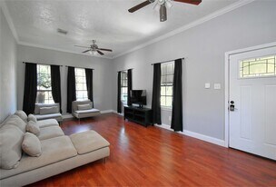 504 Green St in Baytown, TX - Building Photo