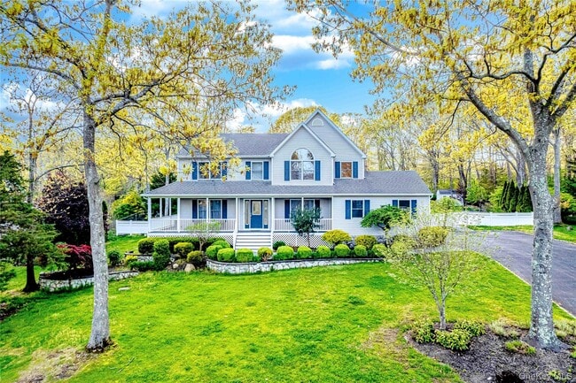 212 Fairway Dr in Wading River, NY - Building Photo - Building Photo