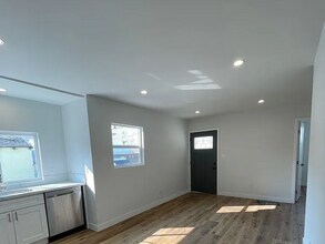 2428 Houston St in Los Angeles, CA - Building Photo - Building Photo