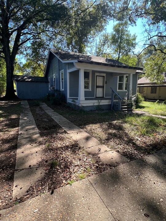 2413 Queens Hwy in Shreveport, LA - Building Photo