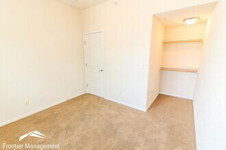 914 Vattier Street in Manhattan, KS - Foto de edificio - Building Photo