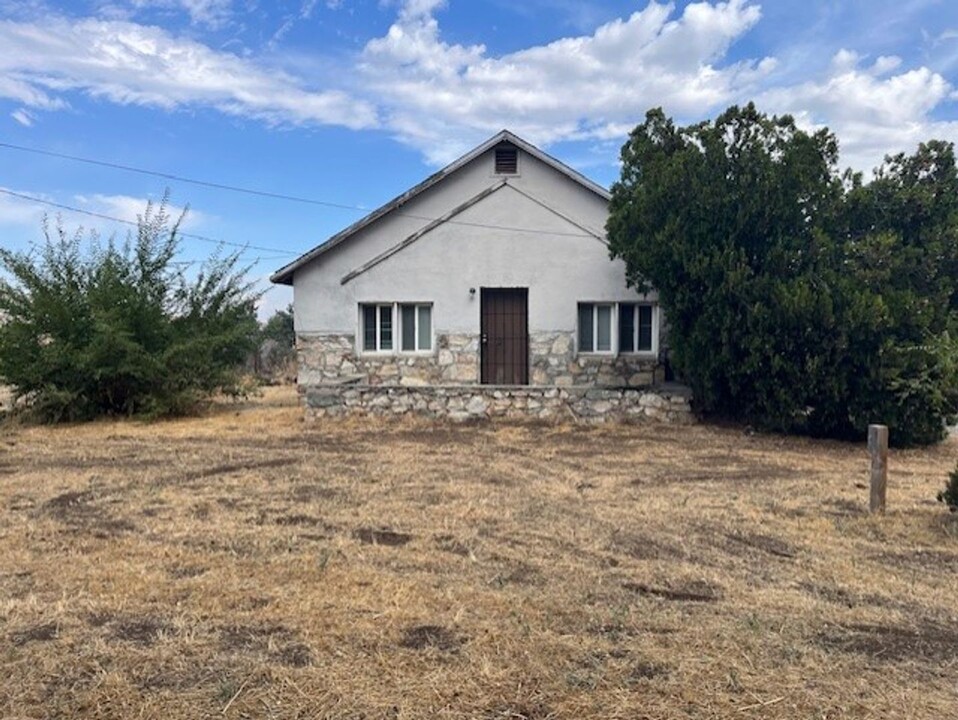 48518 W Valley Blvd in Tehachapi, CA - Building Photo