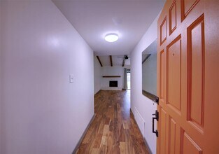 11813 Highland Oaks Trail in Austin, TX - Building Photo - Building Photo