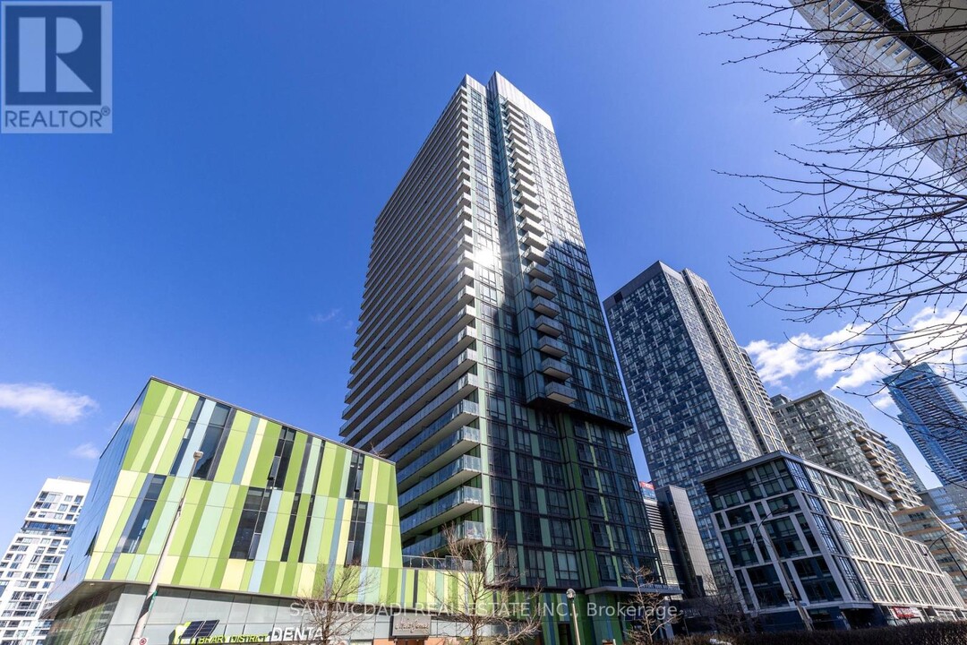 170-170 Fort York Blvd in Toronto, ON - Building Photo