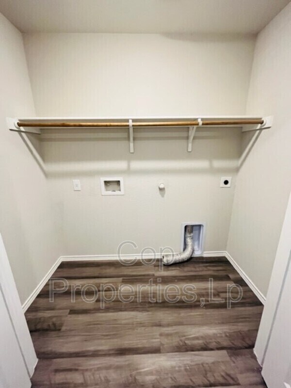 9015 Little Hoss in Converse, TX - Foto de edificio - Building Photo