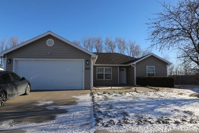 1637 14th St Pl in Junction City, KS - Building Photo - Building Photo
