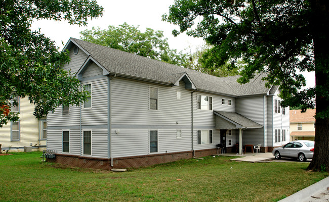 524 SW Clay St in Topeka, KS - Building Photo - Building Photo