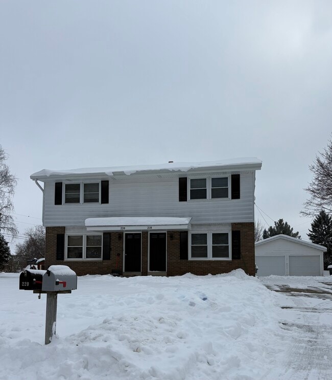 218 E Laurie St in Lake Geneva, WI - Building Photo - Building Photo