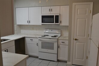7410 Crystalglen Dr in Houston, TX - Building Photo - Building Photo
