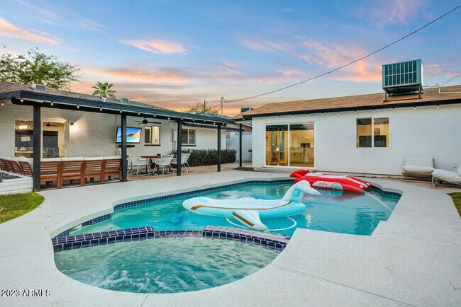 property at 6816 E Vernon Ave