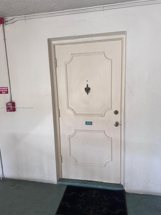 5790 Stirling Rd in Hollywood, FL - Building Photo