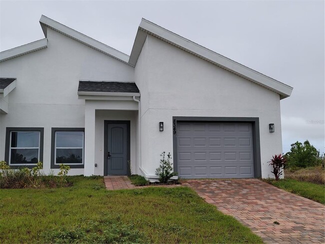8349 Agate St in Port Charlotte, FL - Foto de edificio - Building Photo