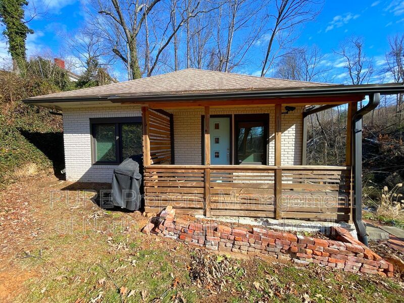 177 Houston Cir in Asheville, NC - Building Photo