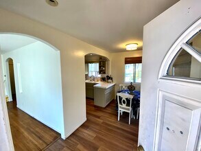 1653 1/2 Maltman Ave, Unit 12 in Los Angeles, CA - Foto de edificio - Building Photo