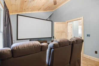 3045 Jones Creek Ln in Sevierville, TN - Building Photo - Building Photo