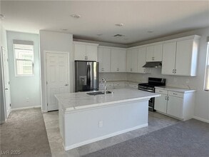 8686 Glen Echo Ave in Las Vegas, NV - Building Photo - Building Photo