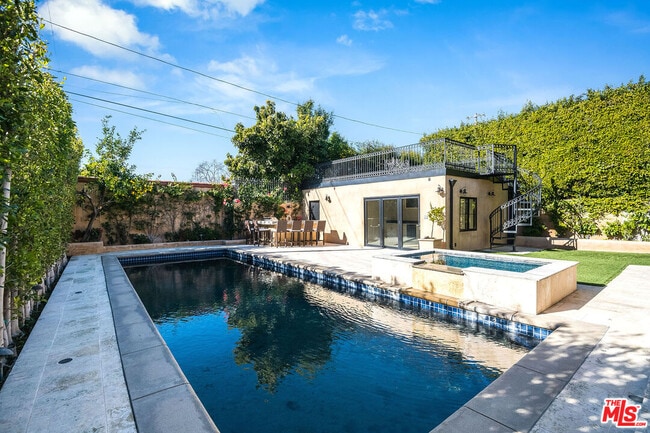 property at 139 S Kilkea Dr