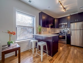 2205 W Eastwood Ave, Unit 2E in Chicago, IL - Foto de edificio - Building Photo