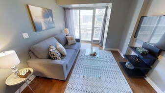 104-270 Wellington St W in Toronto, ON - Building Photo