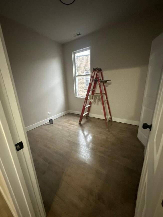 2223 S Hamlin Ave, Unit Garden in Chicago, IL - Foto de edificio - Building Photo