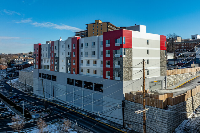 Meadow Hill Apartments in North Bergen, NJ - Building Photo - Building Photo