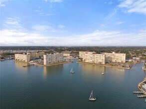 4775 Cove Cir in St. Petersburg, FL - Building Photo - Building Photo