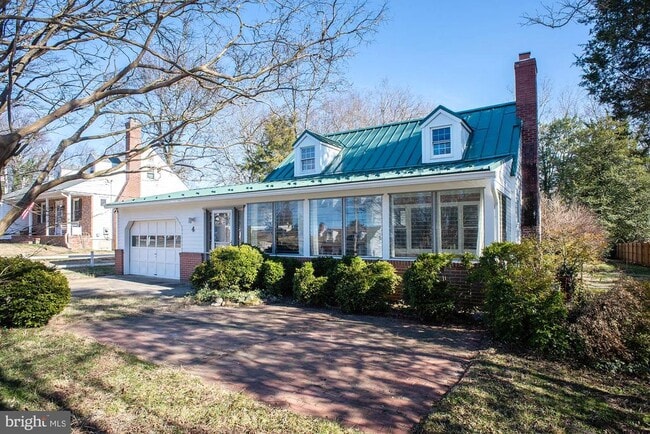 property at 4 Dale Dr