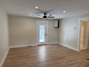 480 Wareham St in Middleboro, MA - Foto de edificio - Building Photo