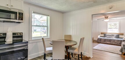 Room in House on Austin Dr in Charlotte, NC - Building Photo - Building Photo