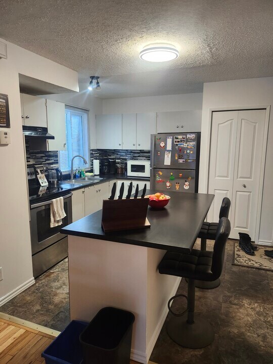 829 Coach Bluff Crescent SW in Calgary, AB - Building Photo