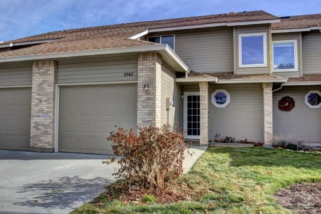property at 2582 S Falling Brook Ln