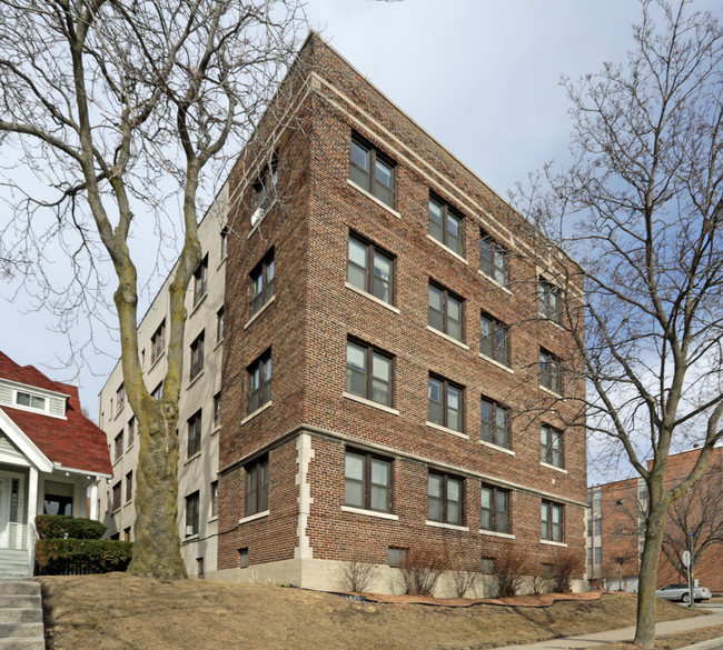 2001 W Michigan St in Milwaukee, WI - Foto de edificio - Building Photo