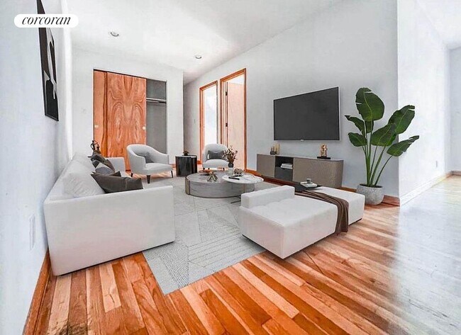 370 W 30th St in New York, NY - Building Photo - Building Photo