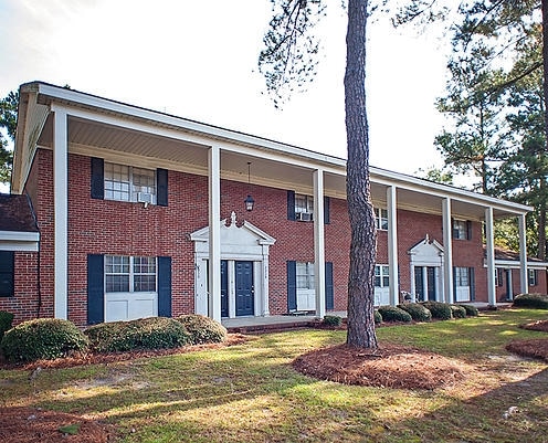 Barrington Circle in Fayetteville, NC - Building Photo