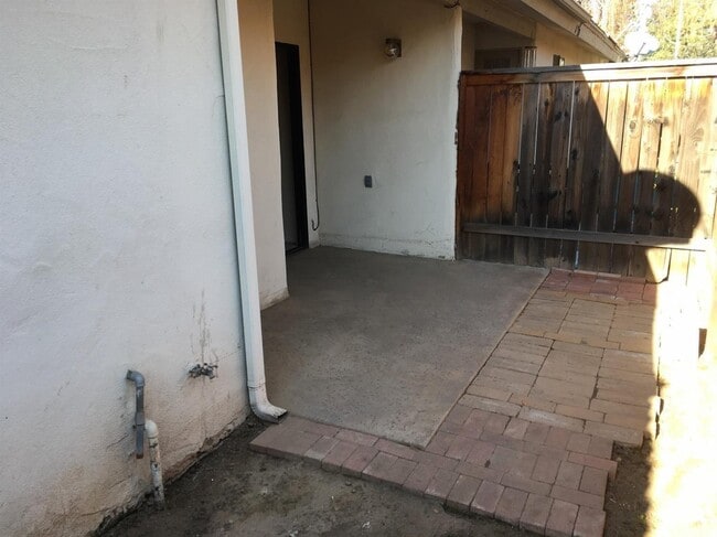 1555 W Boston Ave in Fresno, CA - Building Photo - Building Photo