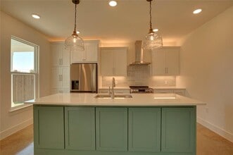 112 Cardinal Wds in Granbury, TX - Foto de edificio - Building Photo