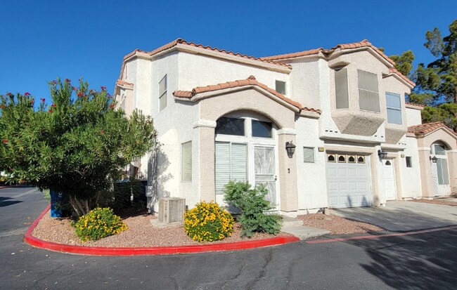 6928 Oyster Shell Dr in Las Vegas, NV - Building Photo - Building Photo