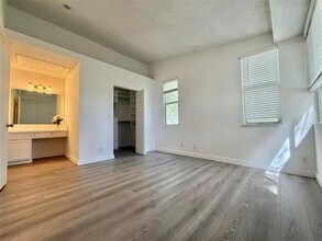 741 Lyons Rd in Coconut Creek, FL - Foto de edificio - Building Photo