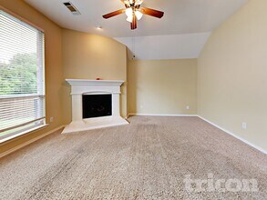 8622 Granville Dr in Dallas, TX - Foto de edificio - Building Photo