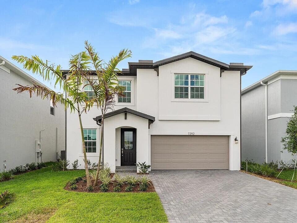 7292 Lenora Ln in Lake Worth, FL - Building Photo