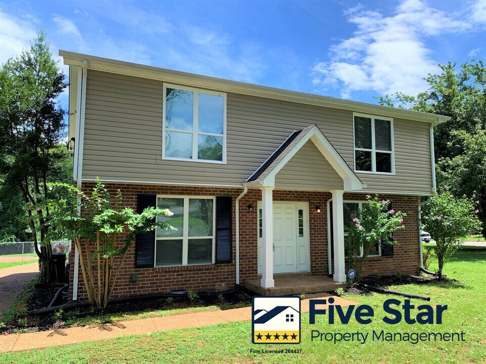 137 Colemont Dr in Nashville, TN - Building Photo