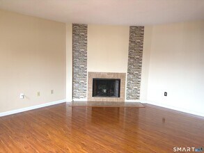 27 Crows Nest Ln in Danbury, CT - Building Photo - Building Photo