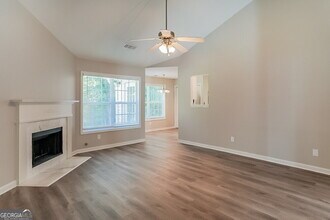 2952 Rolling Ln in Douglasville, GA - Foto de edificio - Building Photo