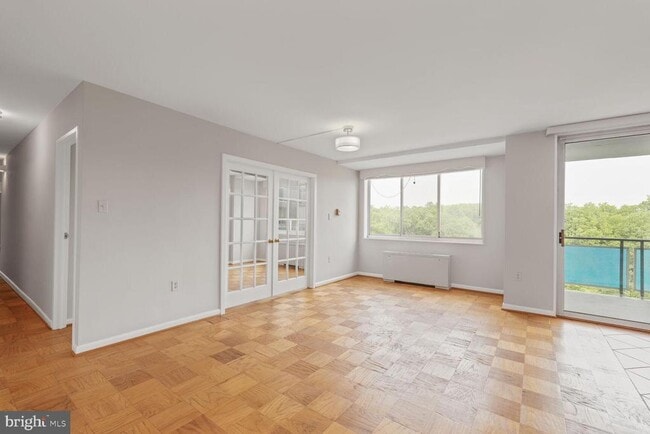 10401 Grosvenor Pl in Rockville, MD - Building Photo - Building Photo