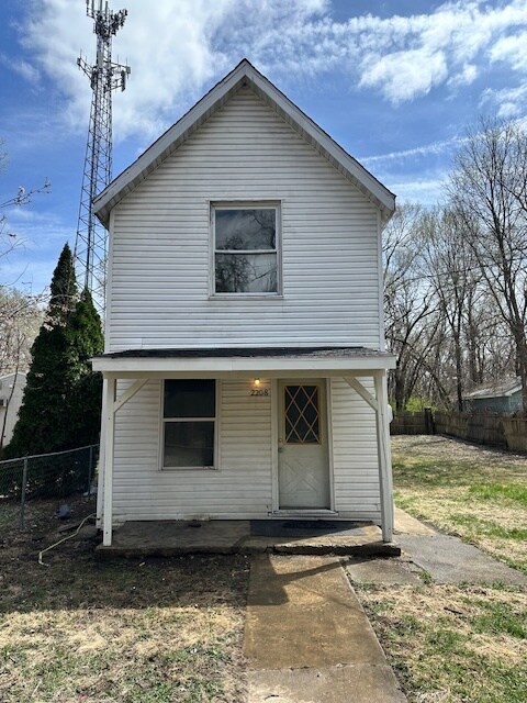 2208 NE Perry Ave in Peoria, IL - Building Photo